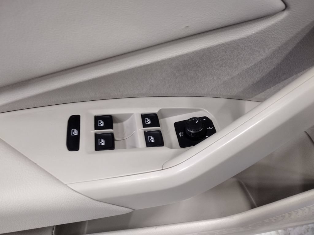 Used 2019 Volkswagen Jetta SE FWD image 18