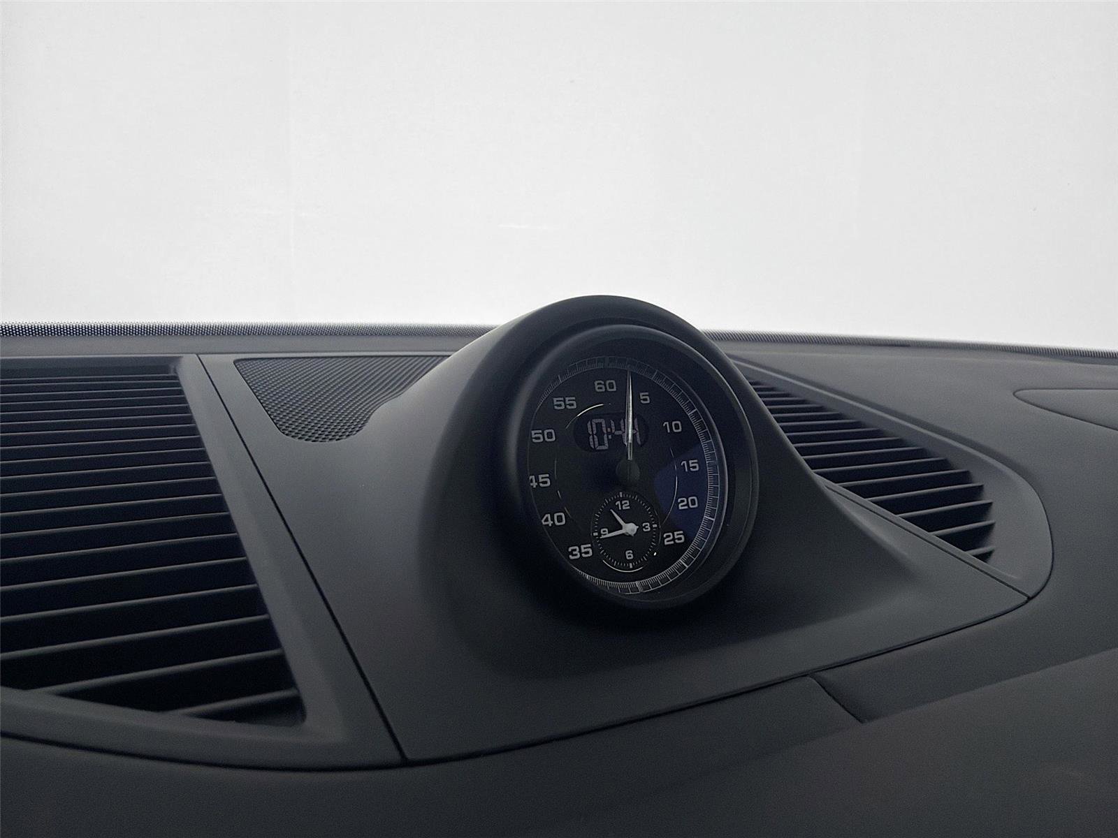 Certified 2025 Porsche Macan AWD/4WD image 22