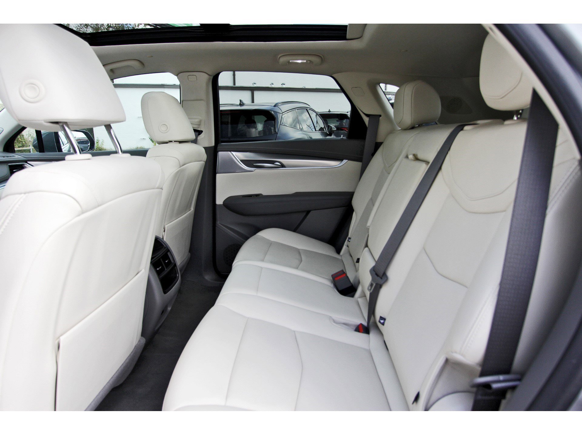 Used 2025 Cadillac XT5 Premium Luxury w/ LPO, Floor Liner Package image 32