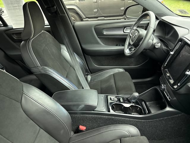 Used 2022 Volvo XC40 T5 R-Design w/ Climate Package AWD/4WD image 12