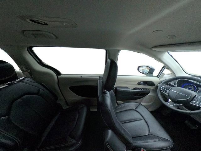 Used 2024 Chrysler Pacifica Touring-L image 35