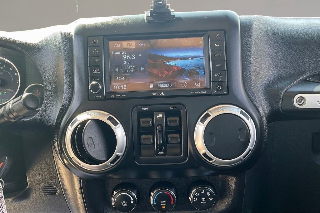 Used 2015 Jeep Wrangler Unlimited Rubicon w/ Connectivity Group AWD/4WD image 9