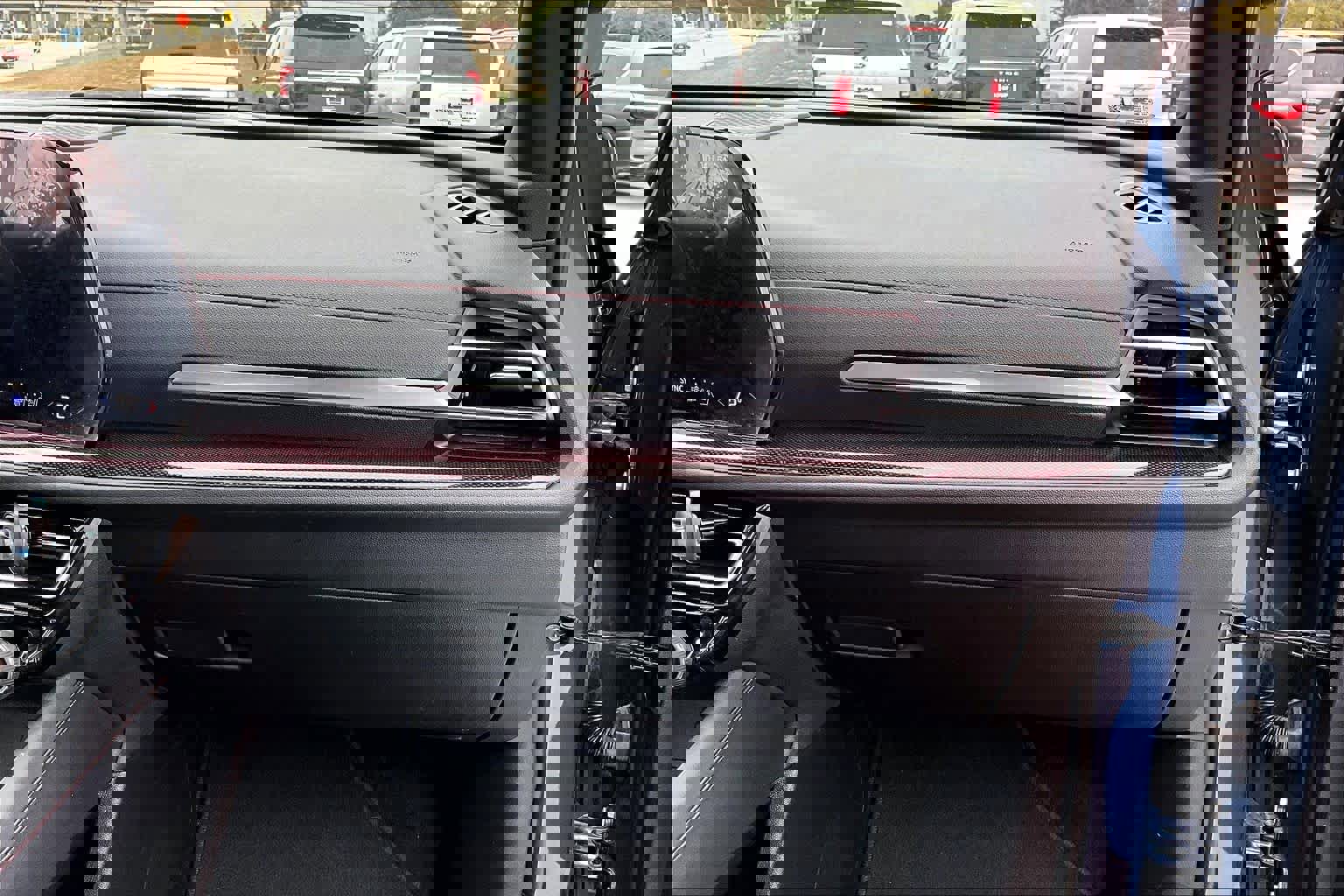 Used 2024 Chevrolet Traverse RS image 18