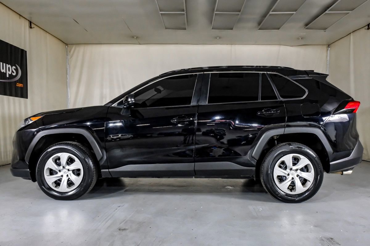 Used 2021 Toyota RAV4 LE FWD image 11