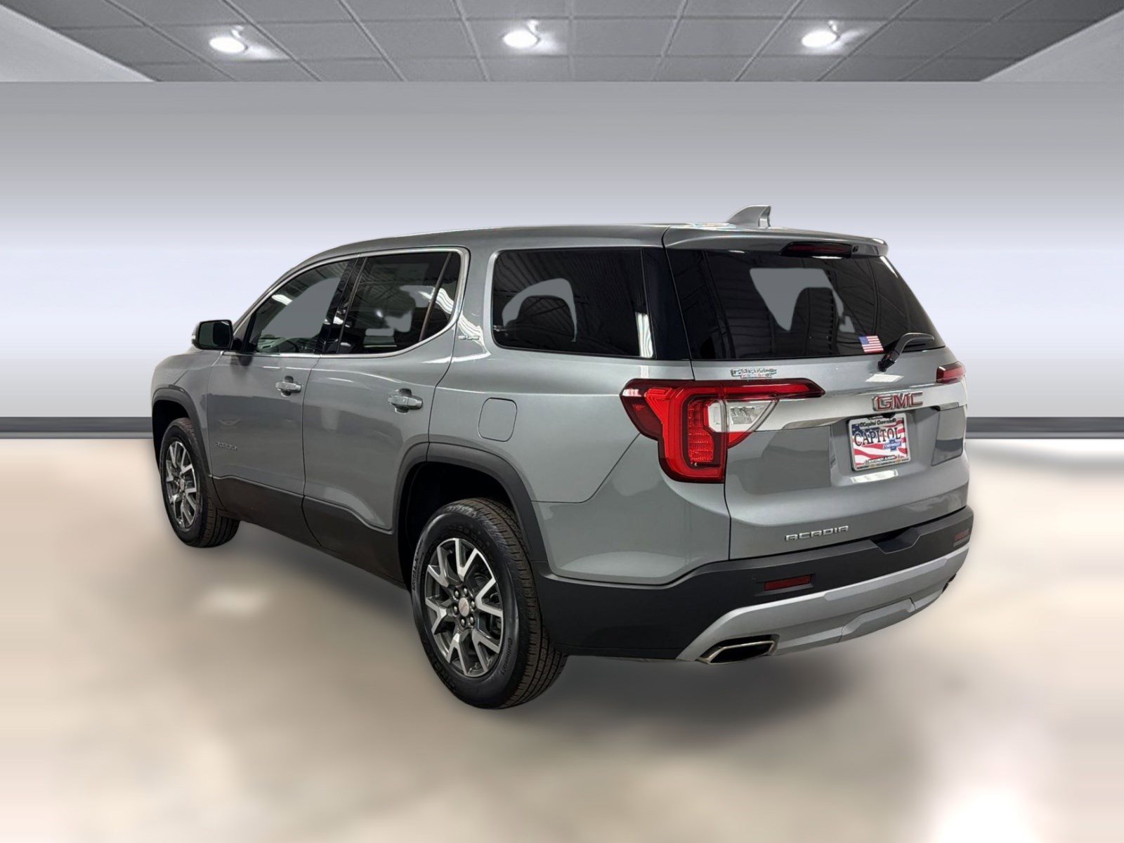 Used 2023 GMC Acadia SLE image 3