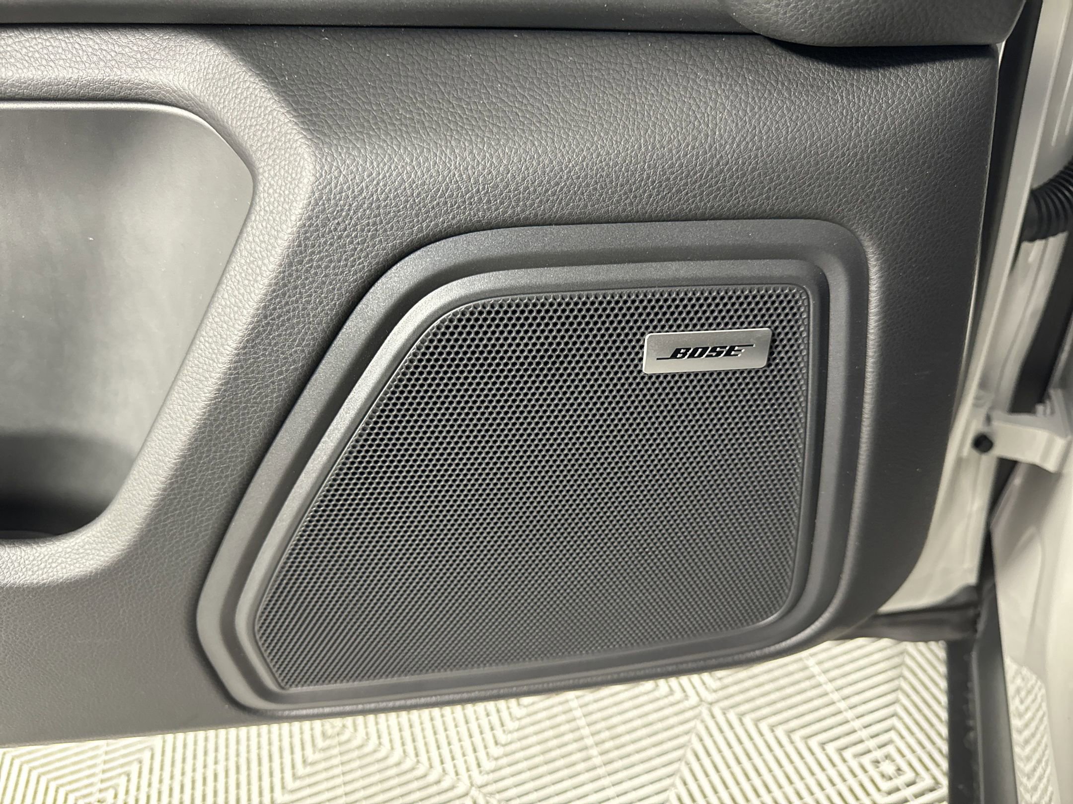 Certified 2025 Porsche Macan S image 14