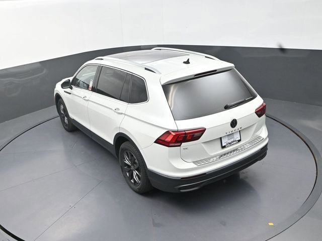 Used 2023 Volkswagen Tiguan SE w/ Panoramic Sunroof Package image 16