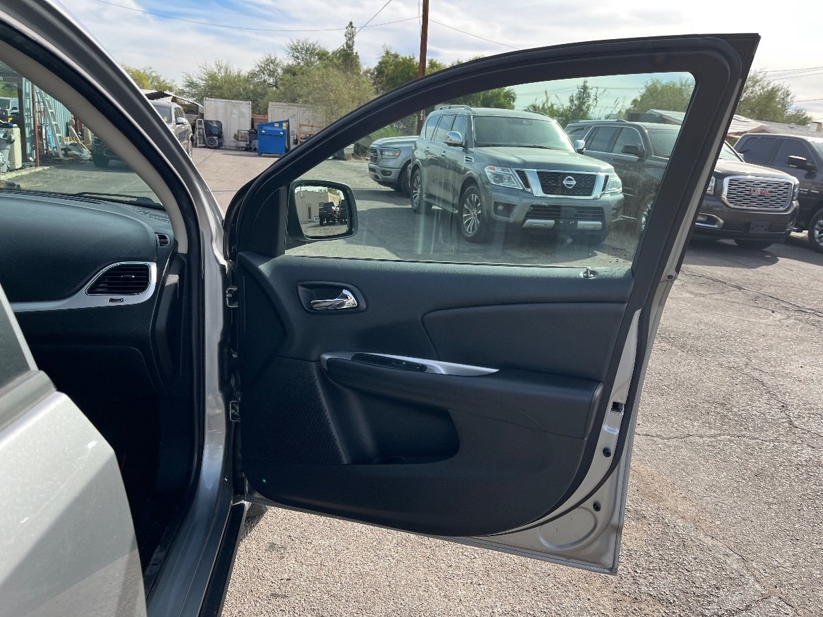 Used 2019 Dodge Journey SE FWD image 18