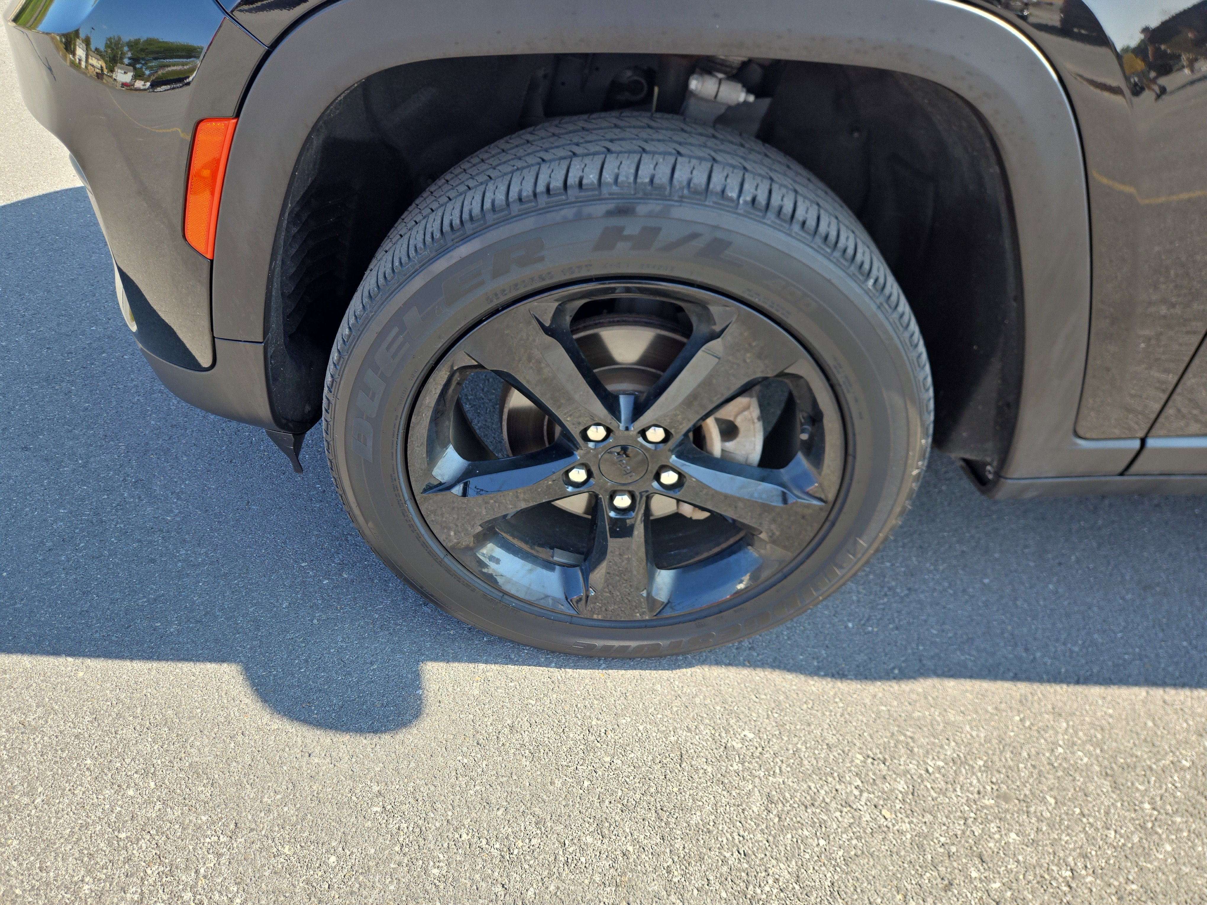 Used 2023 Jeep Grand Cherokee Altitude image 11