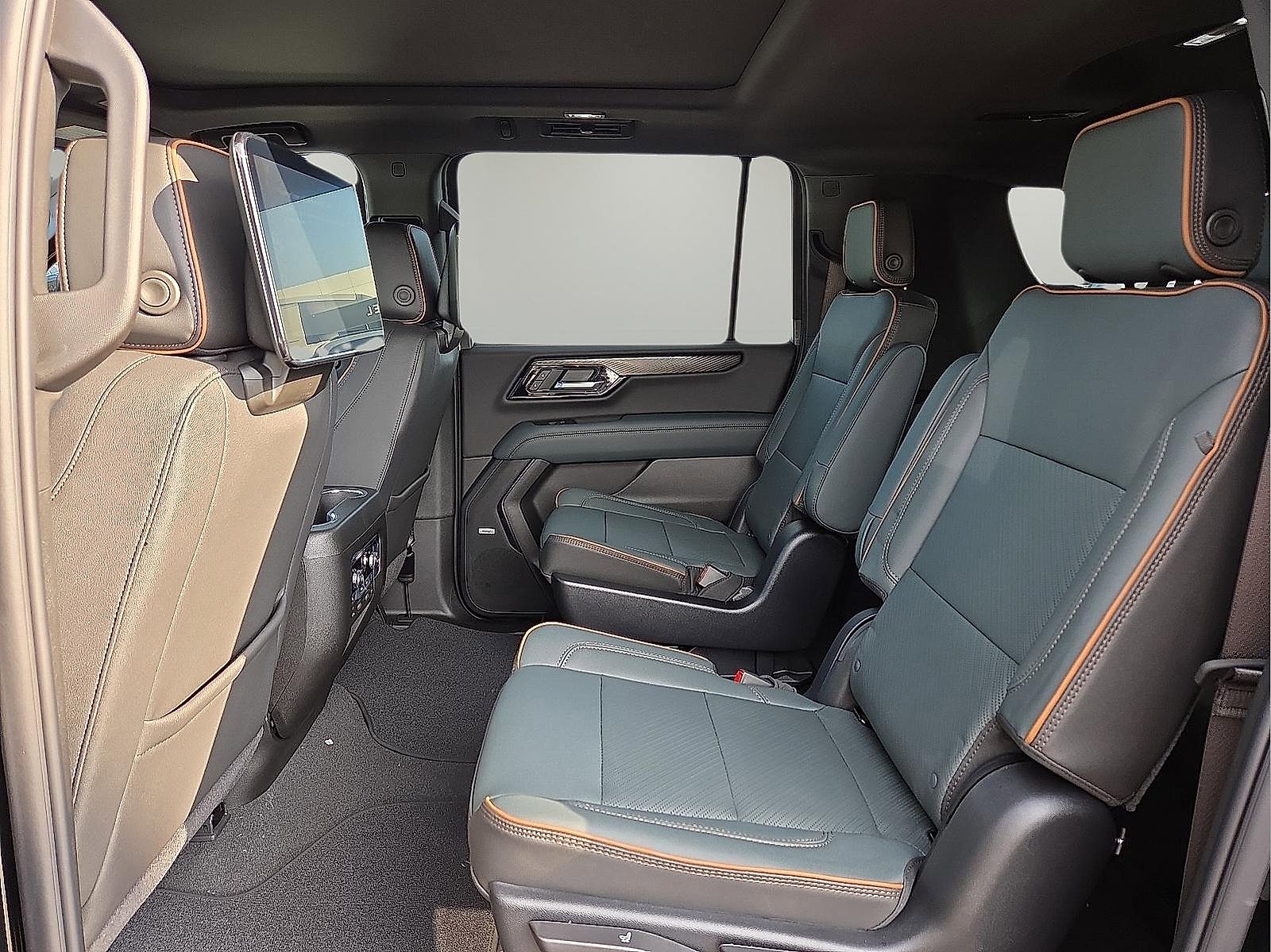 New 2026 GMC Yukon XL AT4 w/ AT4 Premium Plus Package image 11