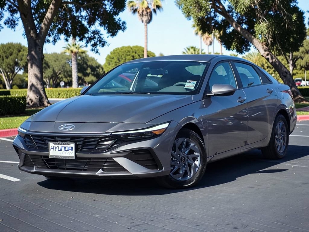 Certified 2024 Hyundai Elantra SEL FWD image 2
