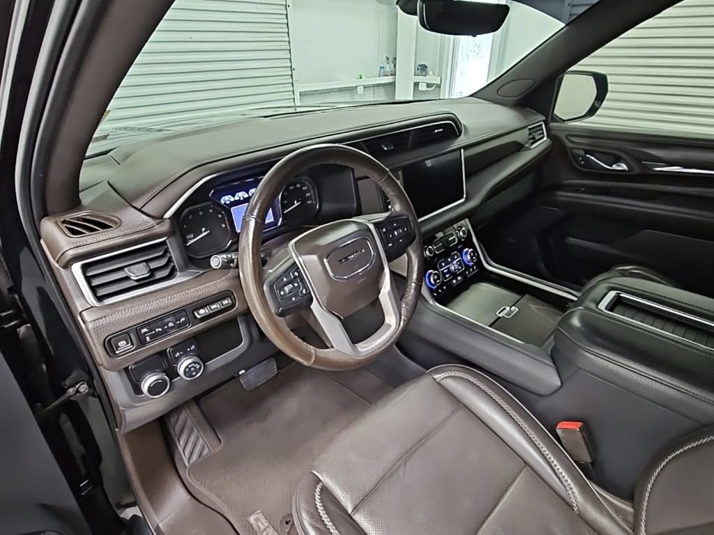 Used 2021 GMC Yukon Denali w/ Denali Premium Package image 11