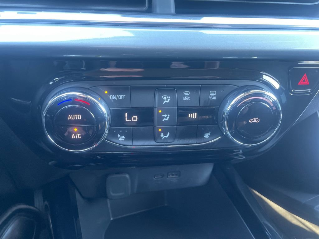Used 2024 Chevrolet Trax LT w/ Driver Confidence Package FWD image 26