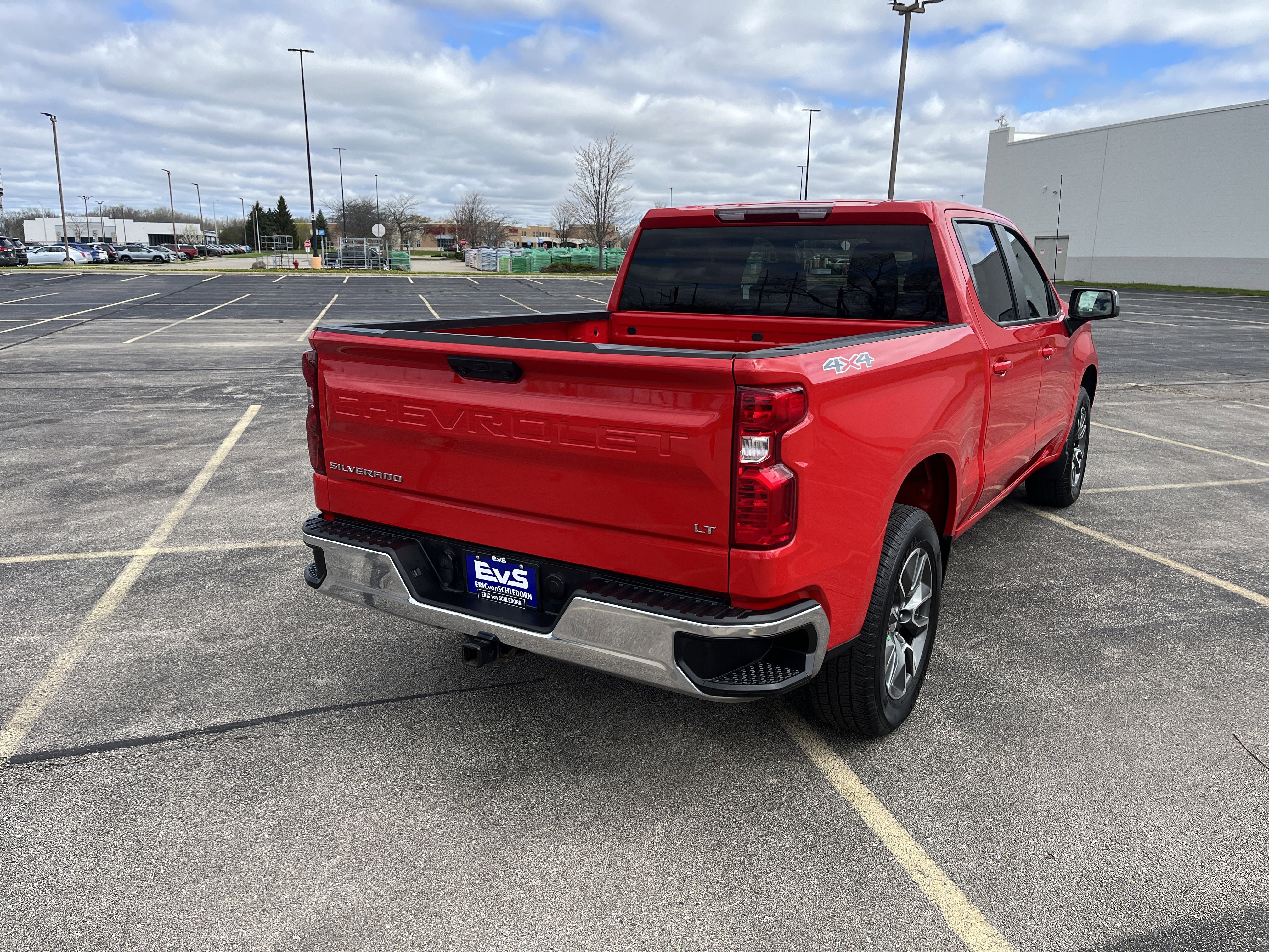 Used 2022 Chevrolet Silverado 1500 LT AWD/4WD image 6