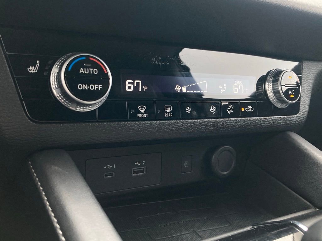 Used 2024 Mitsubishi Outlander SE FWD image 25