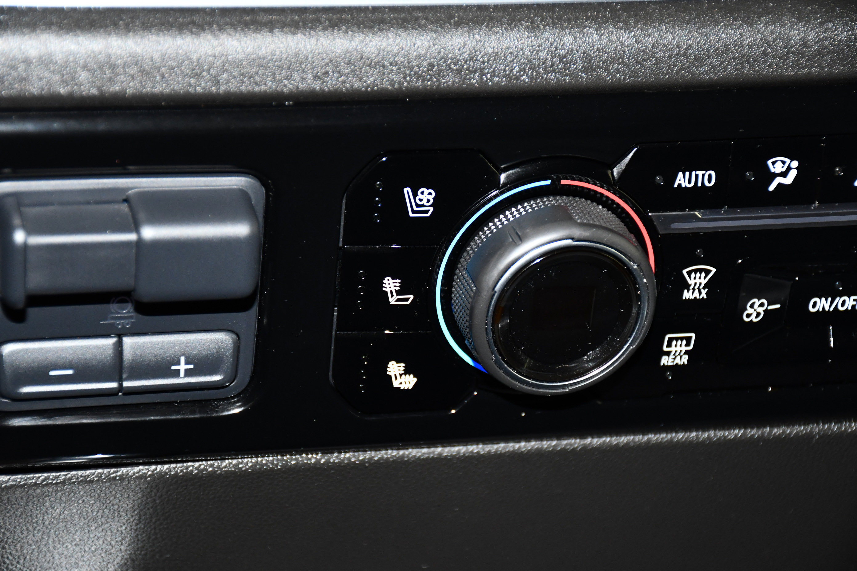 Used 2024 Chevrolet Silverado 3500 High Country w/ High Country Premium Package AWD/4WD image 35