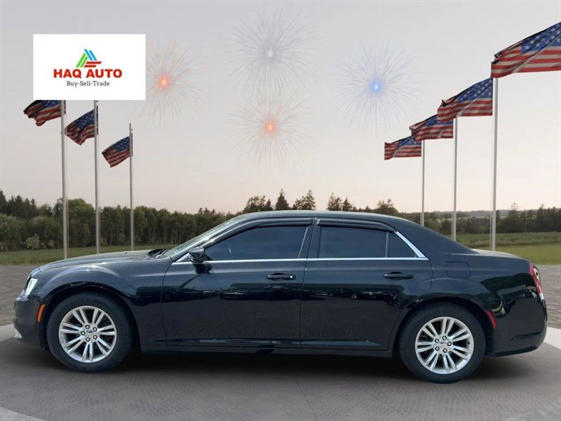 Used 2020 Chrysler 300 Touring w/ Driver Convenience Group image 8