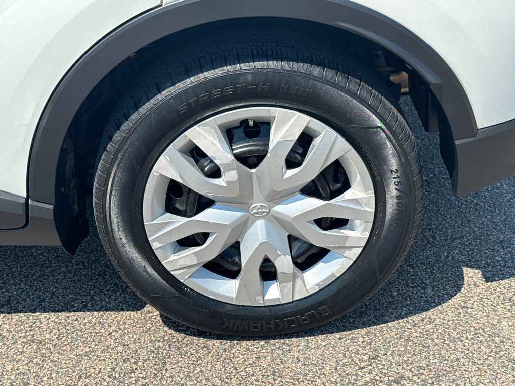 Used 2019 Toyota C-HR LE FWD image 38
