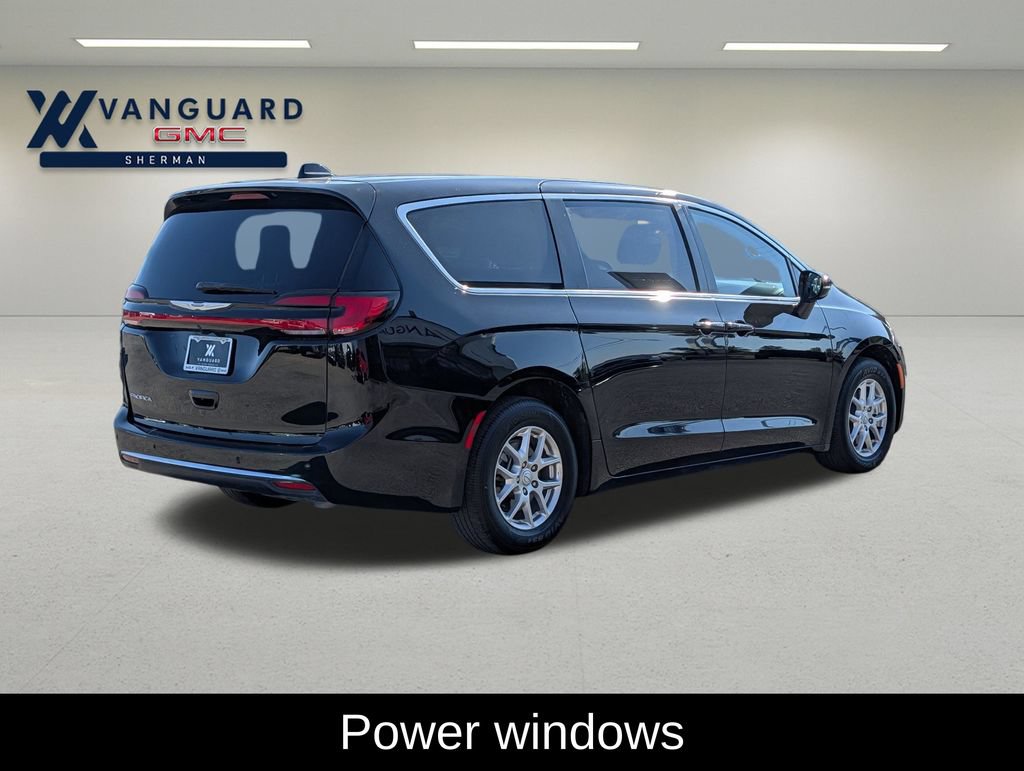 Used 2026 Chrysler Pacifica Select FWD image 6