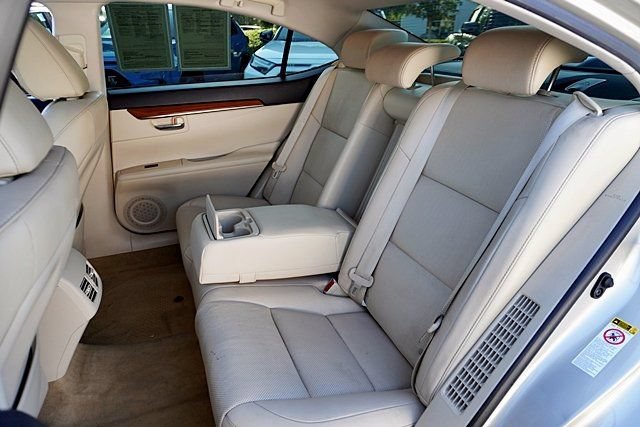 Used 2014 Lexus ES 300h w/ Luxury Package w/Bamboo Trim FWD image 25