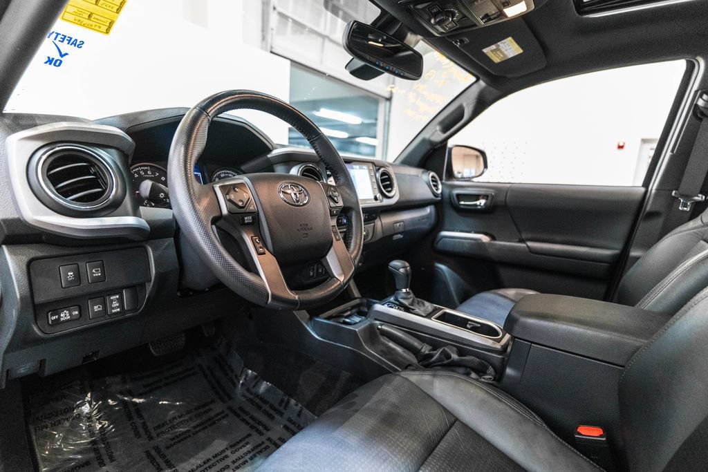 Certified 2023 Toyota Tacoma TRD Off-Road w/ TRD Premium Off Road Package AWD/4WD image 4