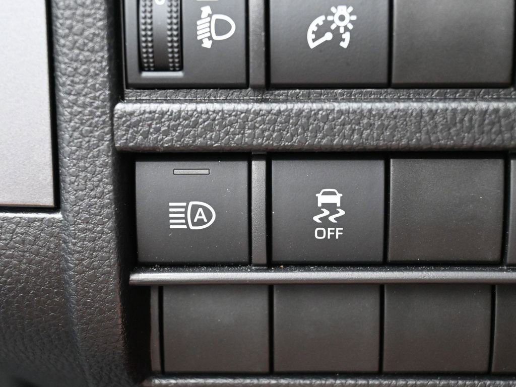 Certified 2025 Toyota Tacoma SR5 AWD/4WD image 17