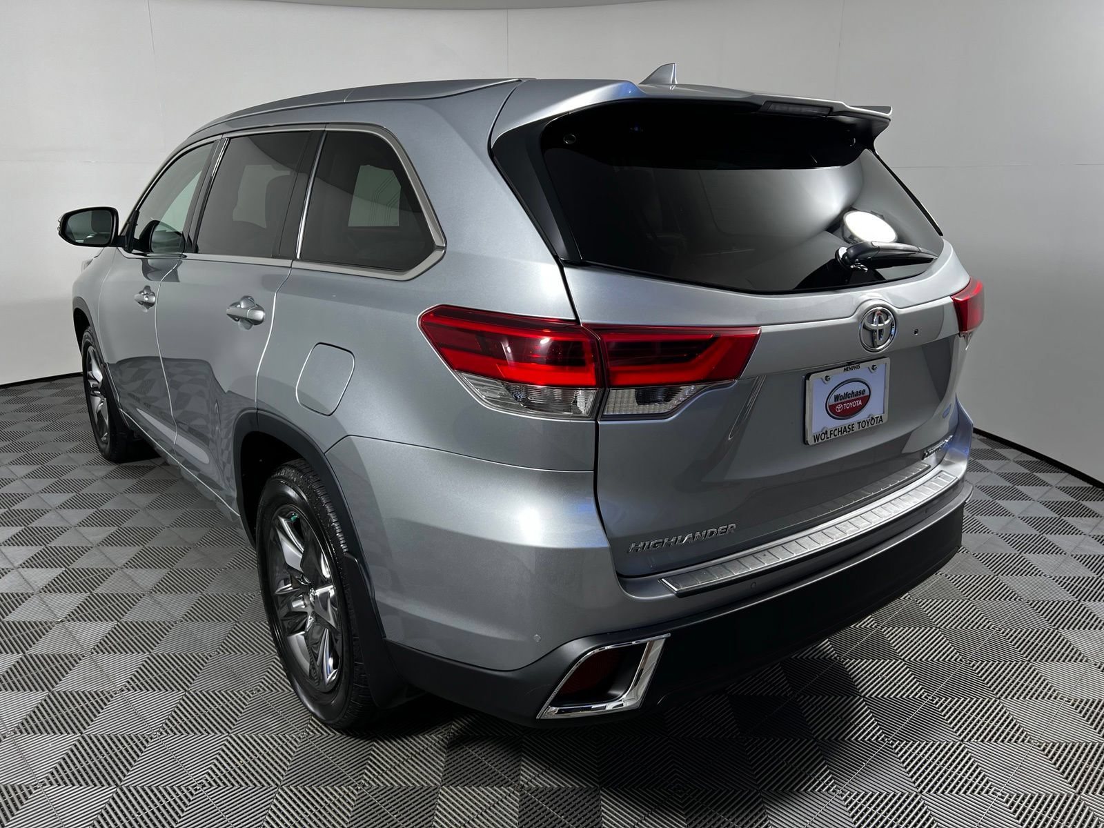 Used 2018 Toyota Highlander Limited Platinum AWD/4WD image 7