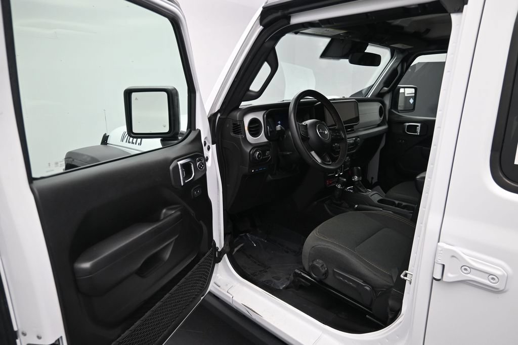 Used 2024 Jeep Wrangler Unlimited AWD/4WD image 11