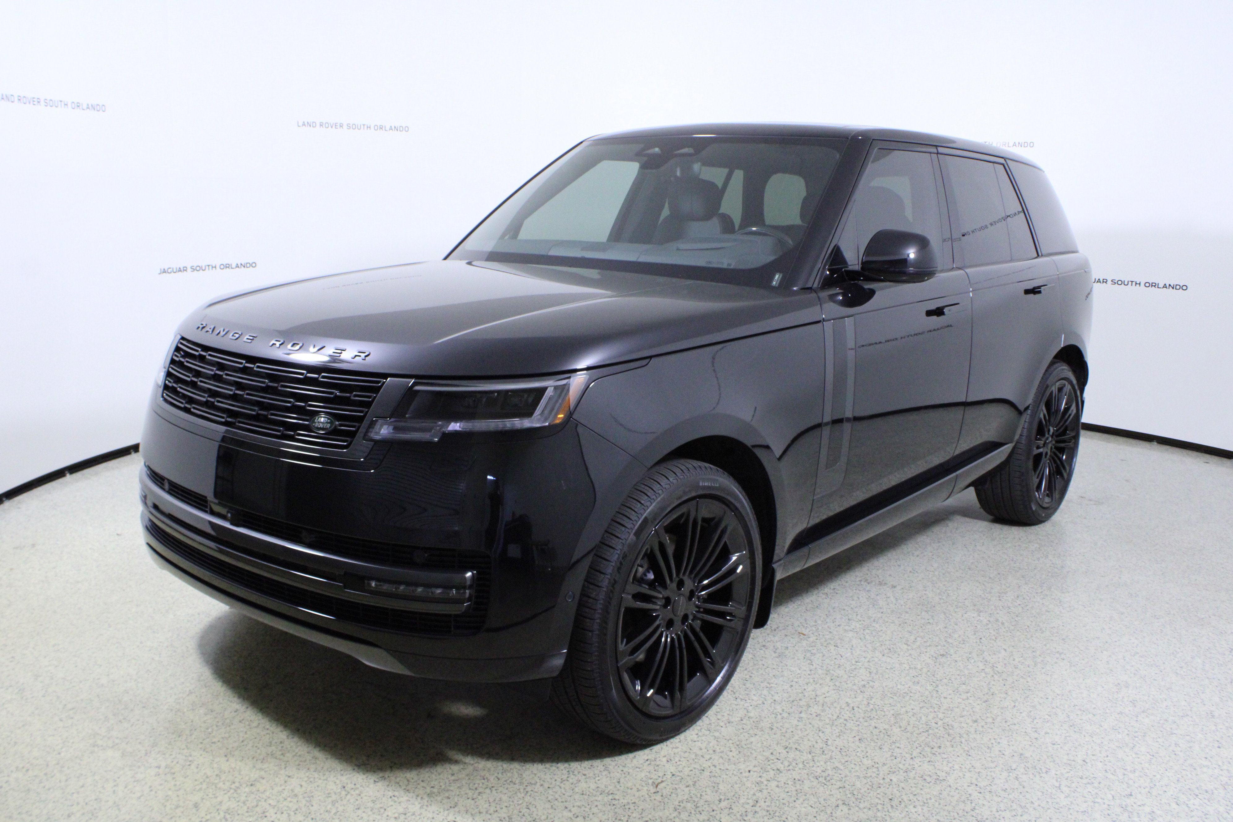 New 2026 Land Rover Range Rover SE image 4