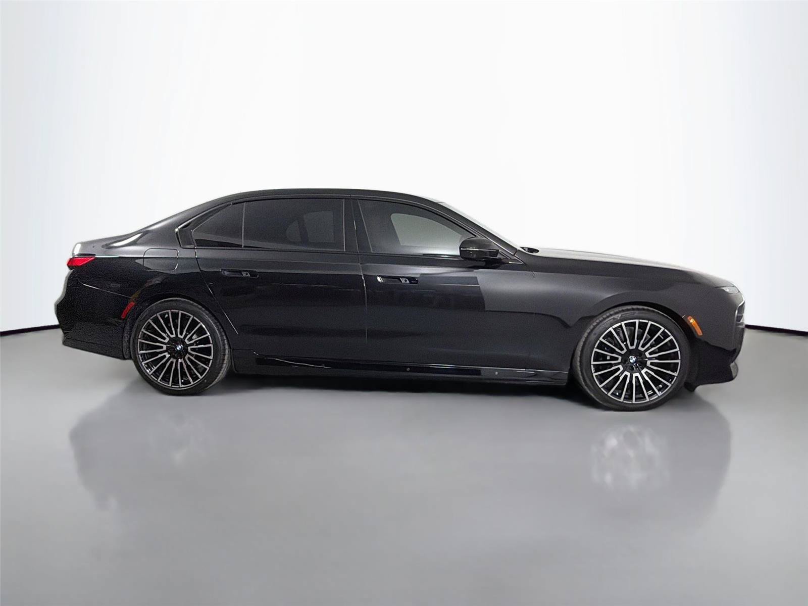 New 2026 BMW i7 xDrive60 w/ Executive Package AWD/4WD image 4