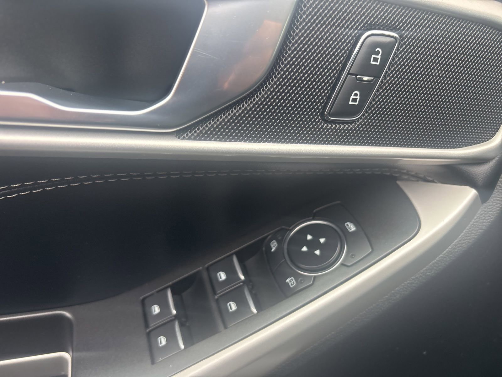 Certified 2022 Ford Explorer XLT w/ Equipment Group 202A image 15