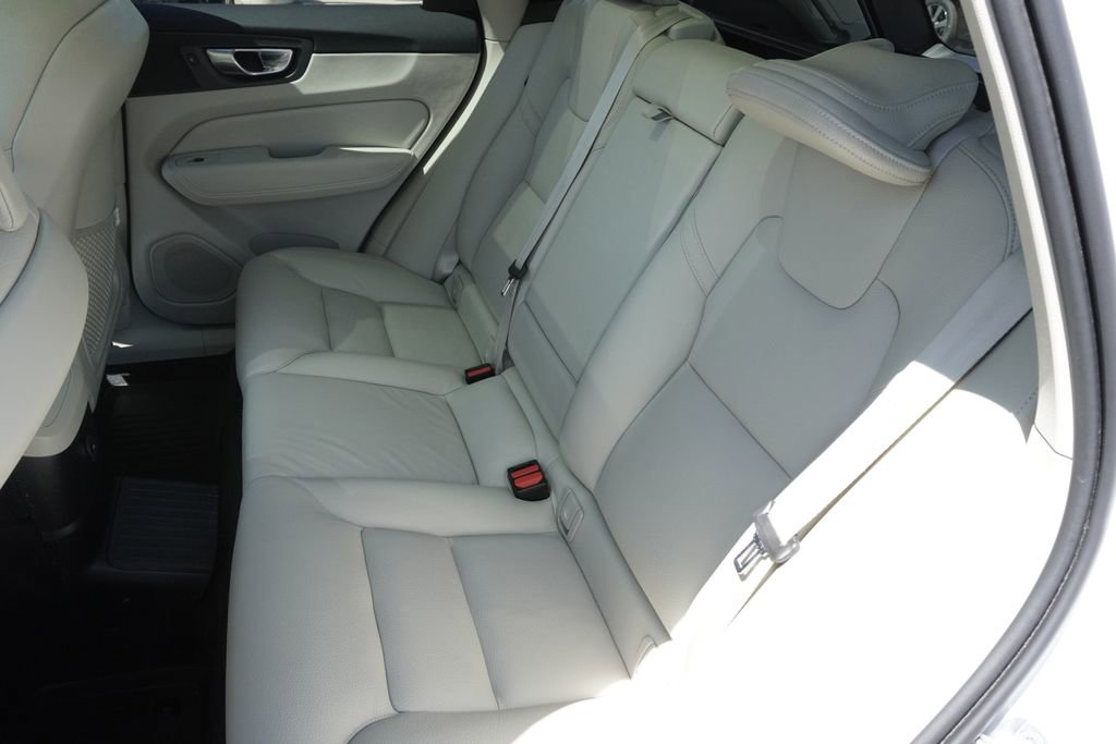 Used 2023 Volvo XC60 T8 Plus w/ Climate Package AWD/4WD image 30