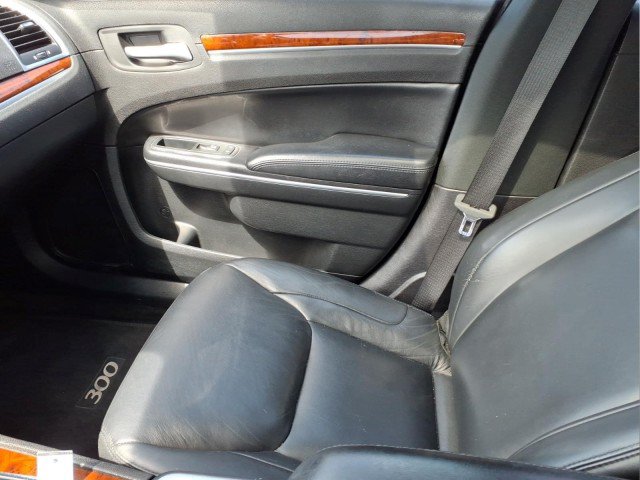 Used 2013 Chrysler 300 AWD w/ Driver Convenience Group image 18