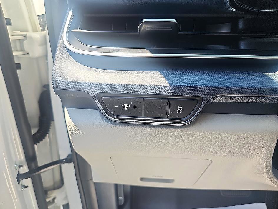 Used 2025 Kia Carnival SX FWD image 13