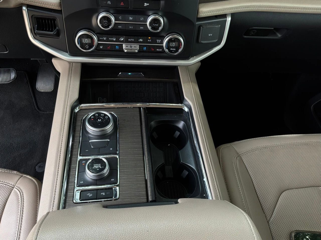 Used 2024 Ford Expedition Limited AWD/4WD image 17
