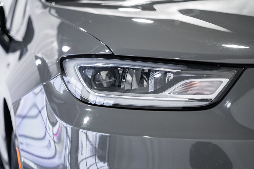 Used 2025 Chrysler Pacifica Select image 14