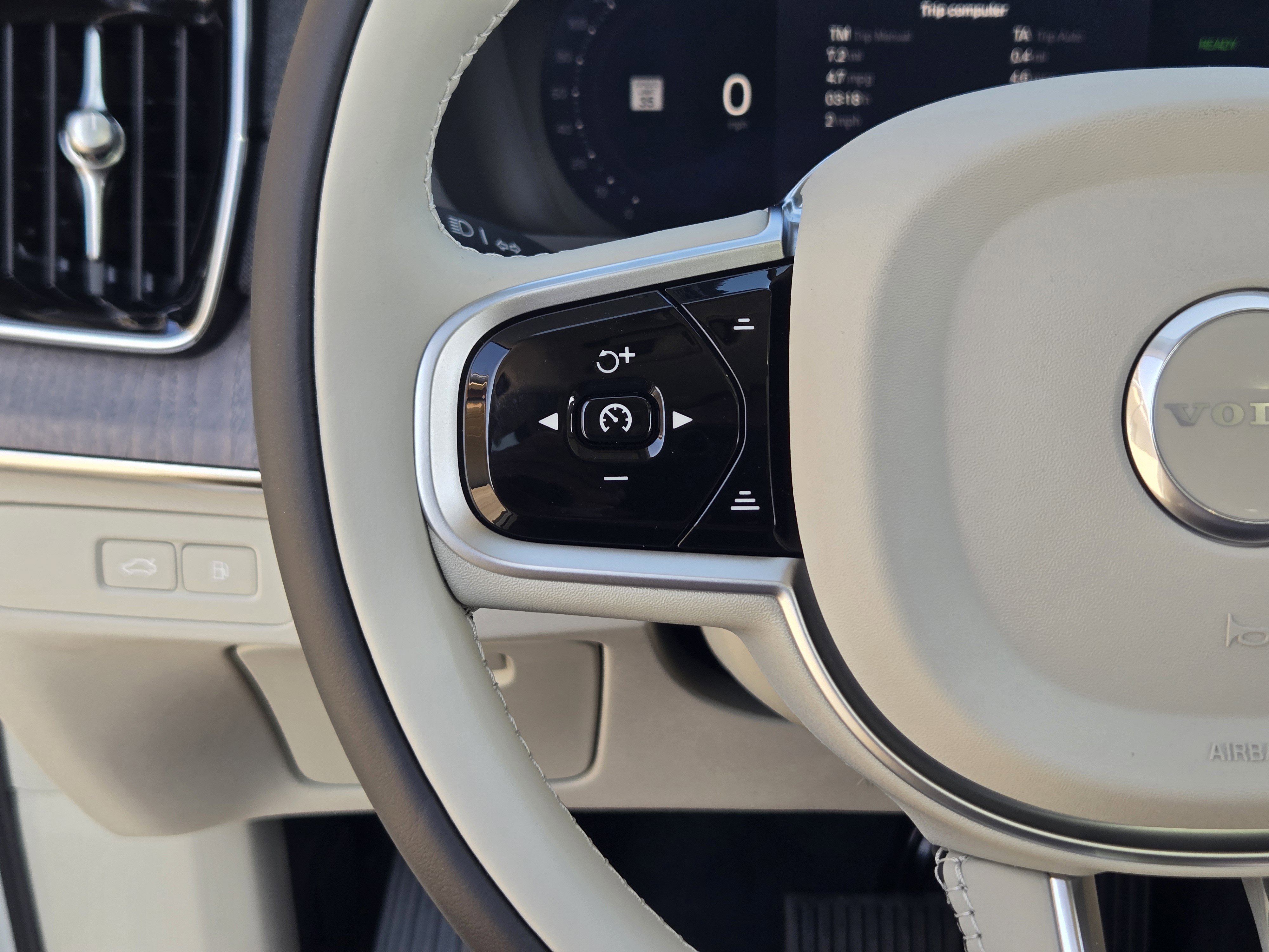 New 2026 Volvo XC90 T8 Ultra w/ Protection Package Premier AWD/4WD image 24