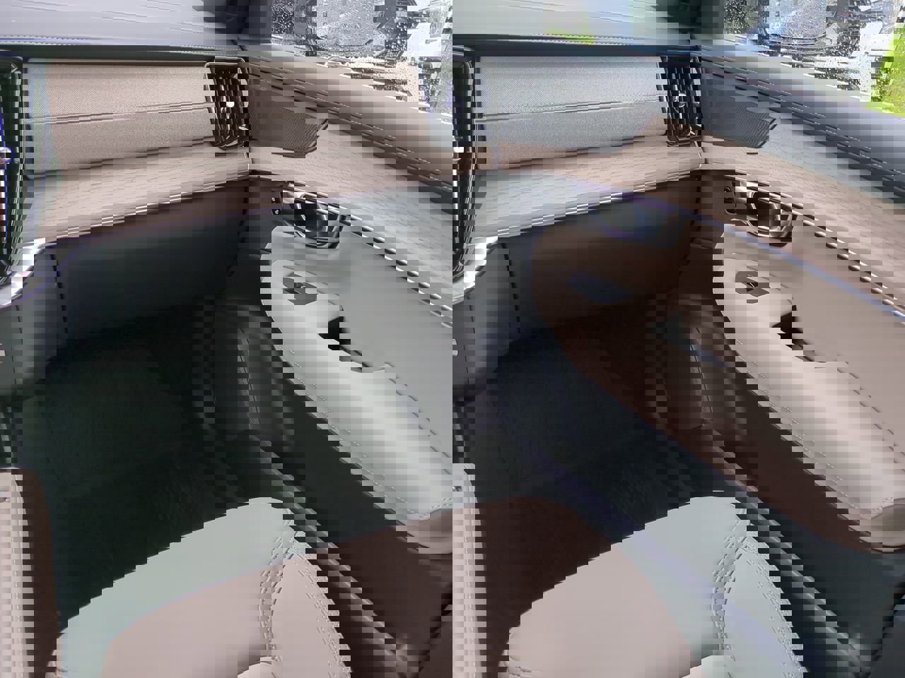 New 2026 Volvo XC90 B6 Plus w/ Protection Package Premier image 15