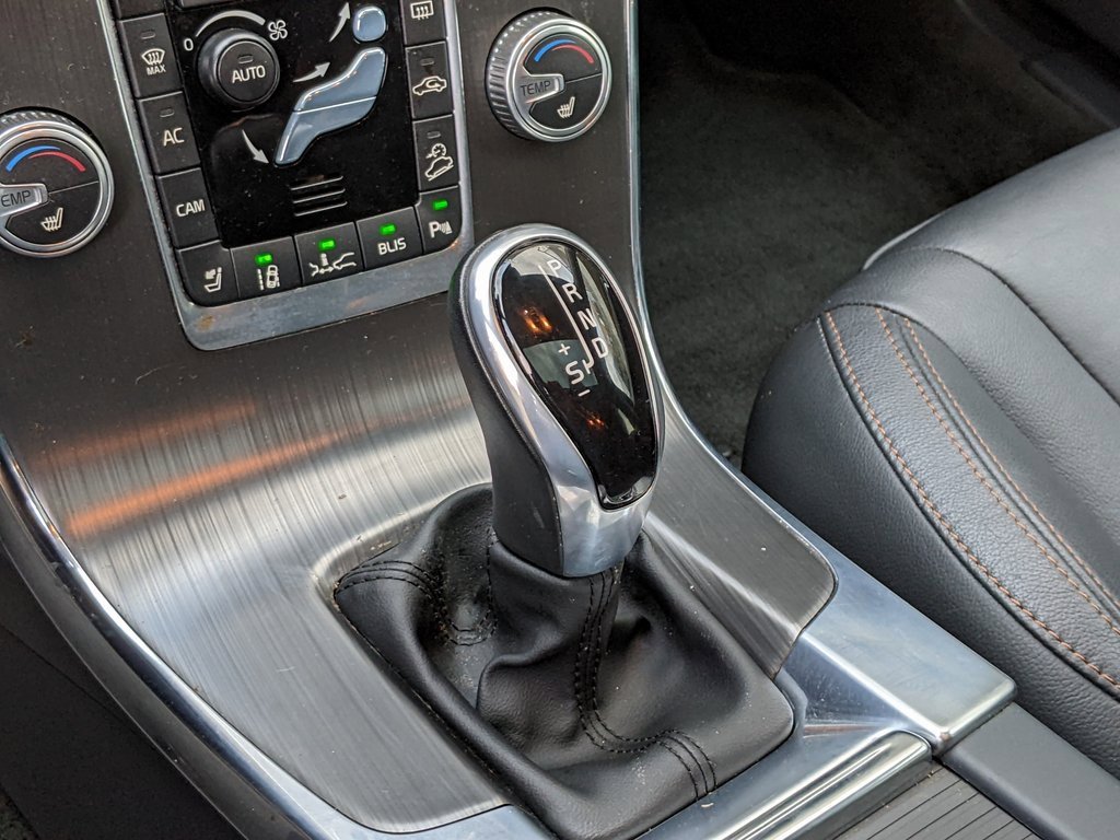 Used 2016 Volvo V60 T5 Cross Country Platinum image 19