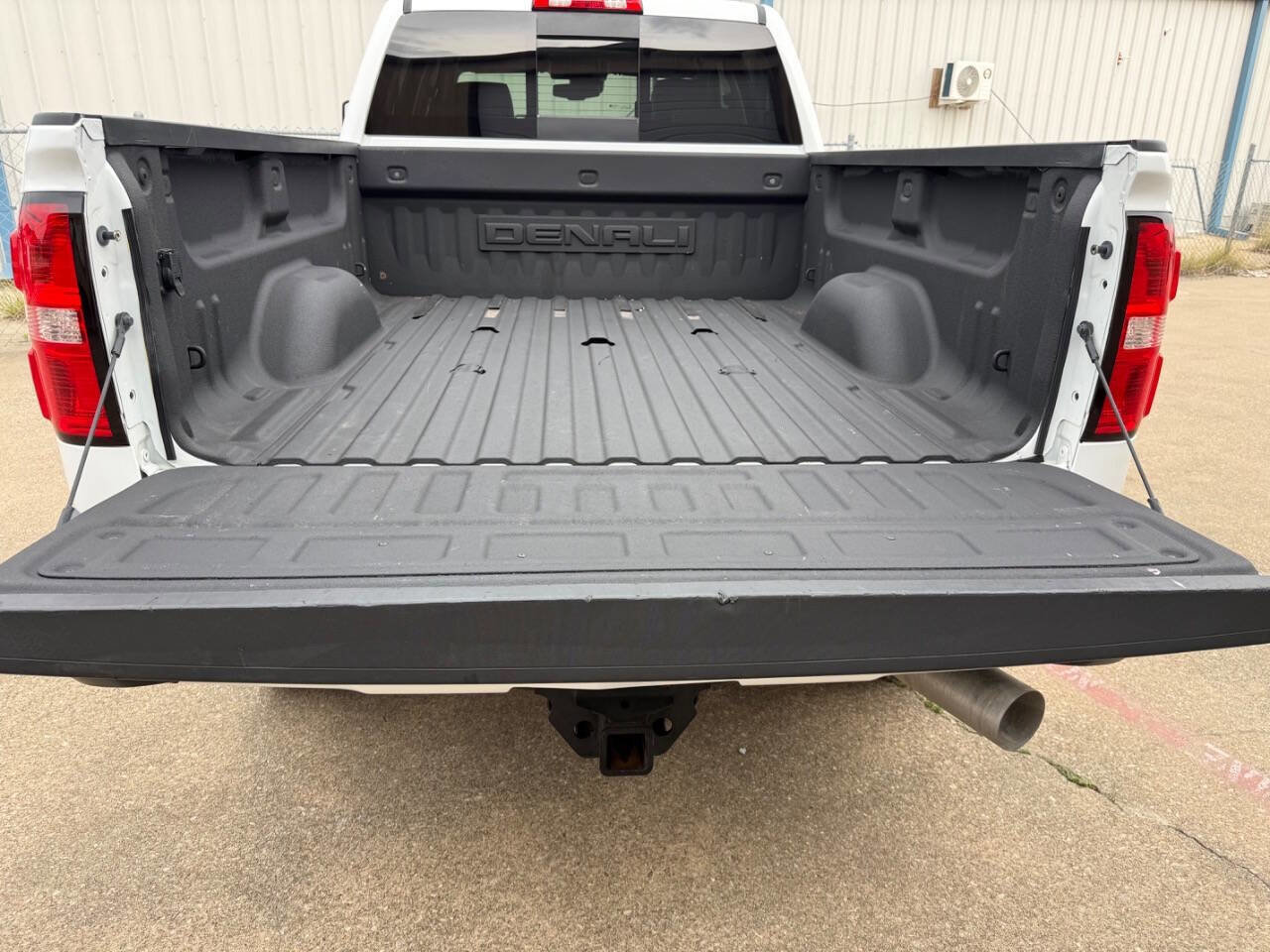 Used 2019 GMC Sierra 2500 Denali w/ Duramax Plus Package AWD/4WD image 9