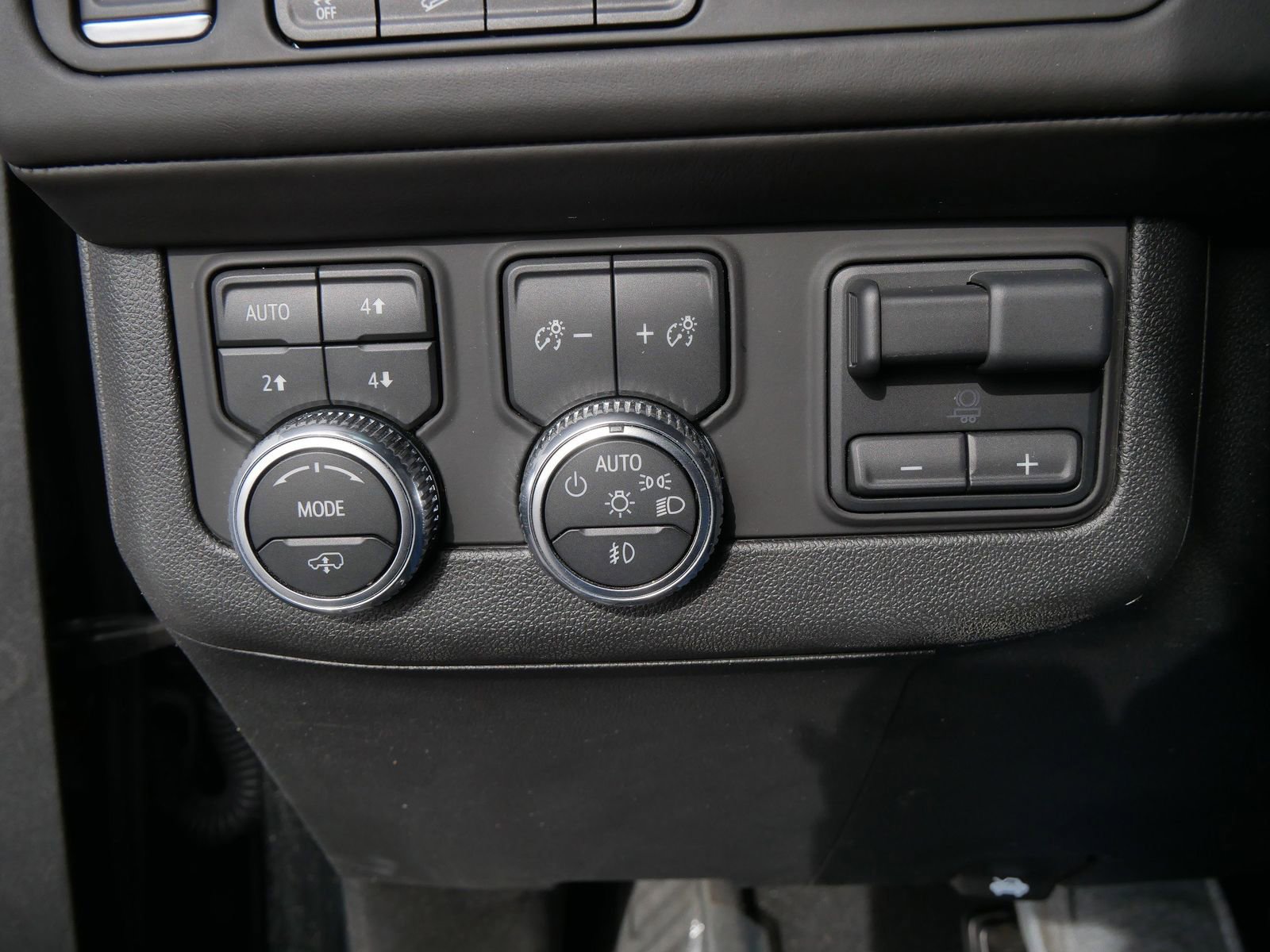 Used 2023 GMC Yukon XL Denali Ultimate image 32