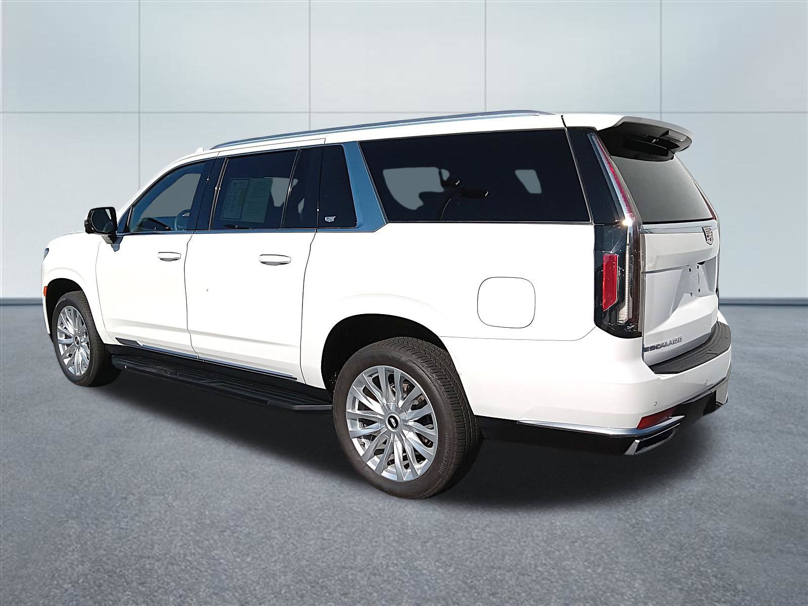 Used 2023 Cadillac Escalade ESV Luxury AWD/4WD image 3