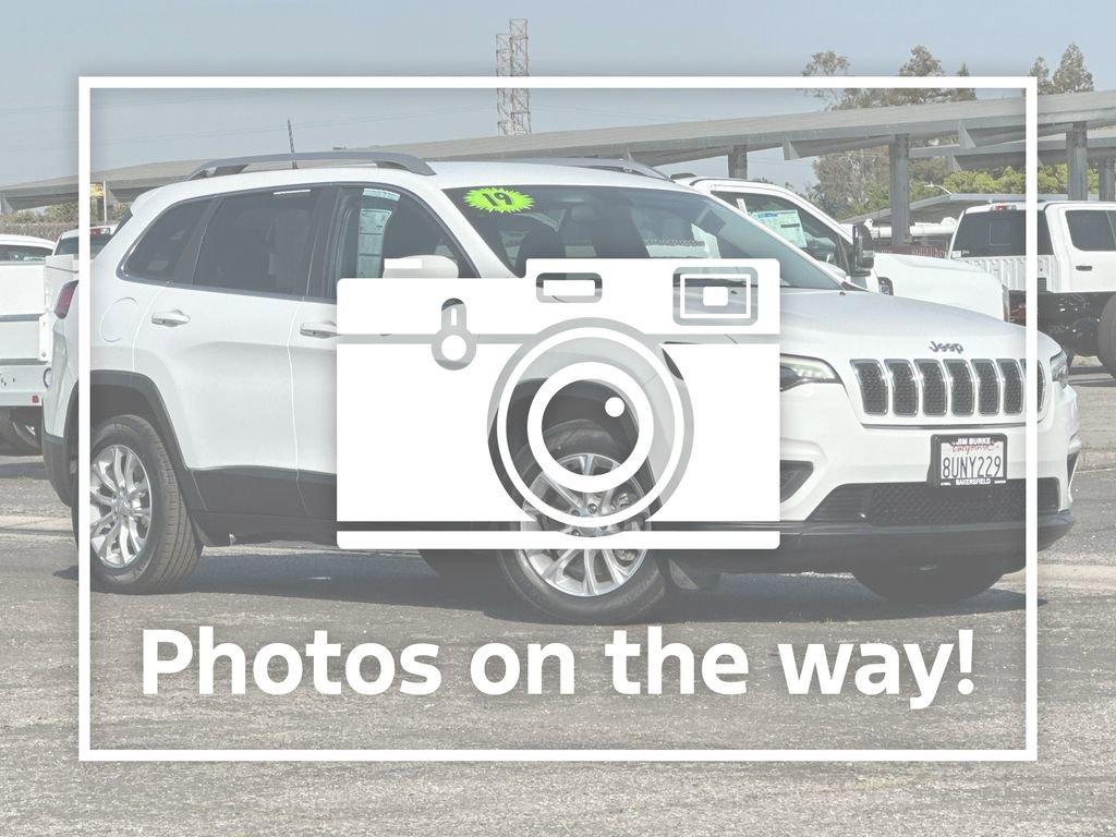 Used 2019 Jeep Cherokee Latitude w/ Cold Weather Group image 1