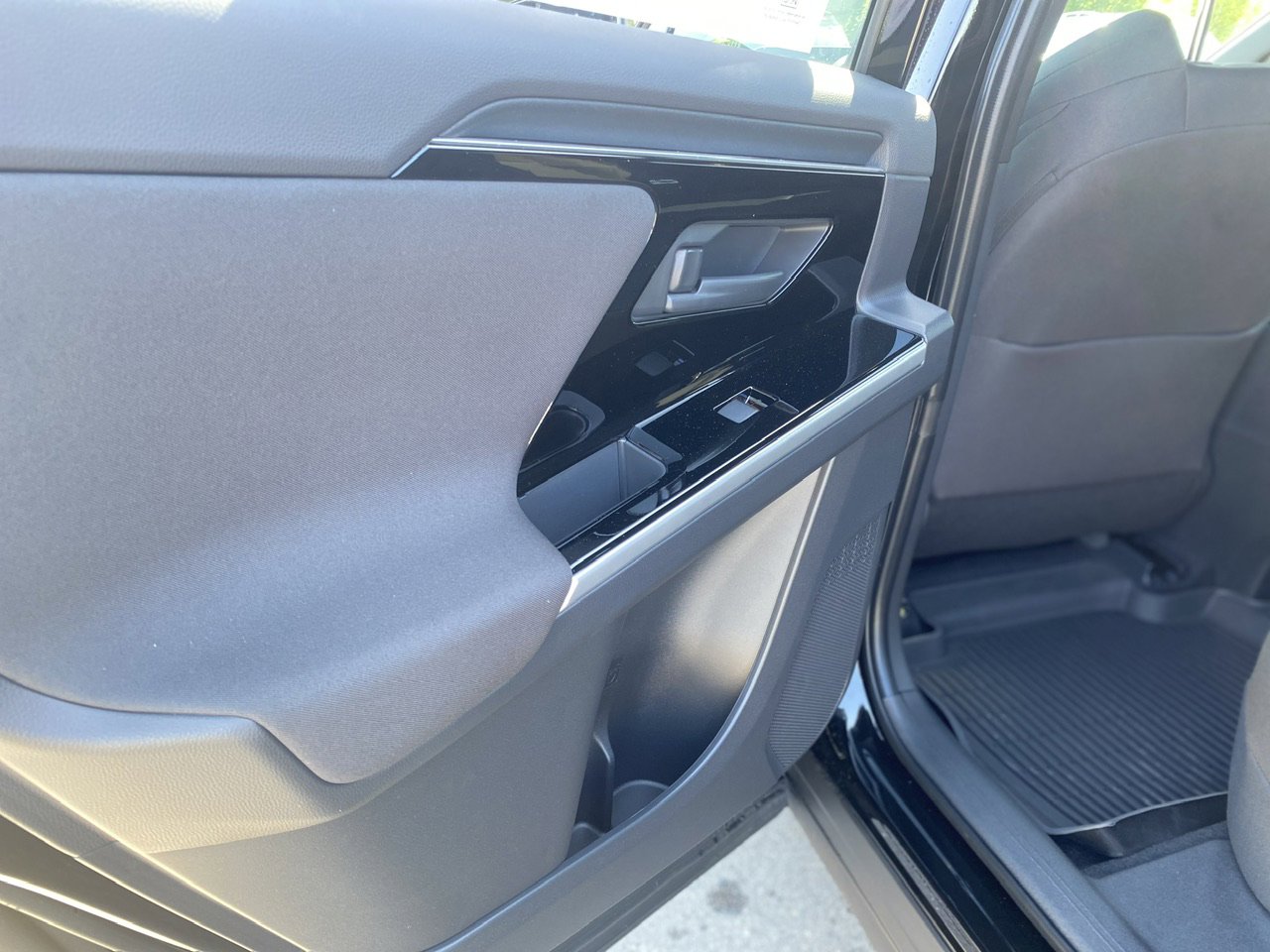 New 2025 Subaru Solterra Premium image 31