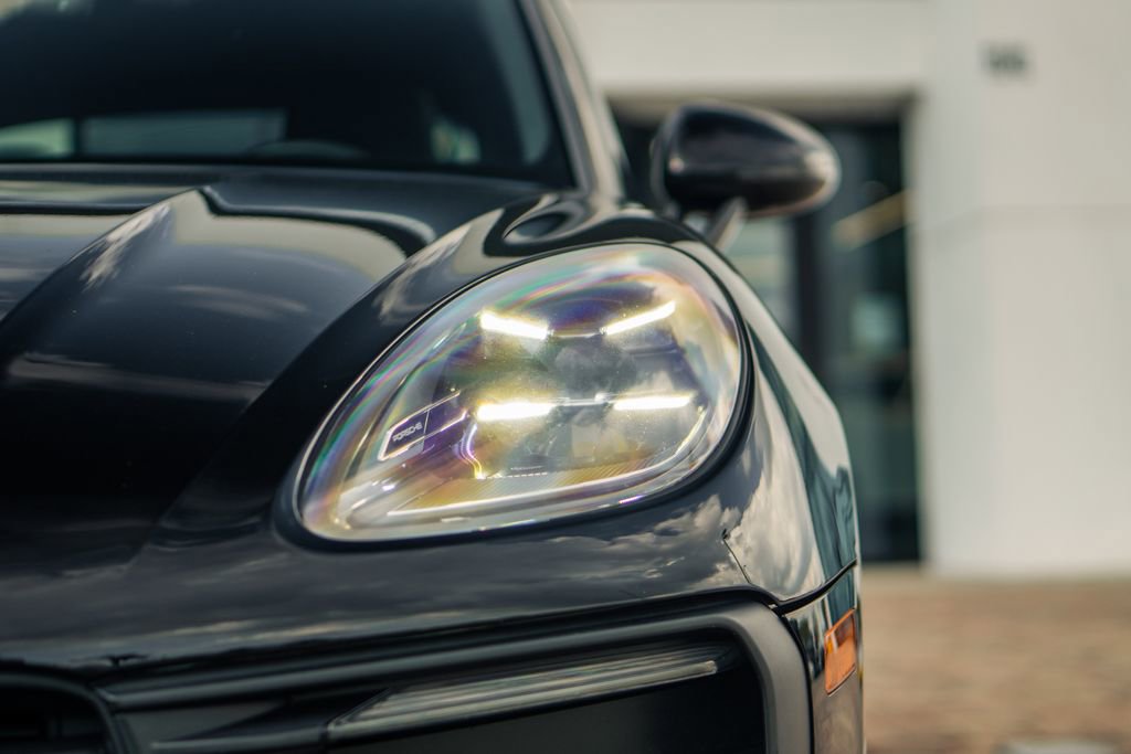 Used 2022 Porsche Macan image 10