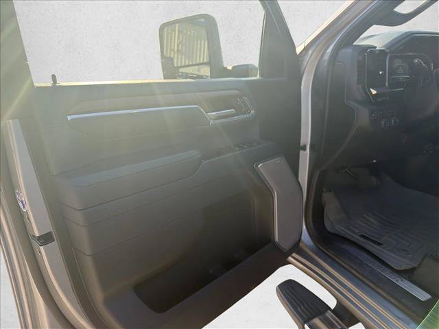 Used 2024 Chevrolet Silverado 3500 High Country w/ High Country Premium Package AWD/4WD image 9