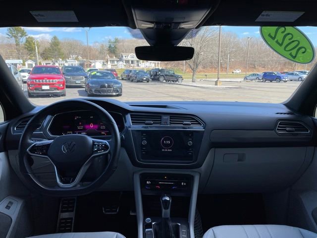 Used 2022 Volkswagen Tiguan SE R-Line AWD/4WD image 14