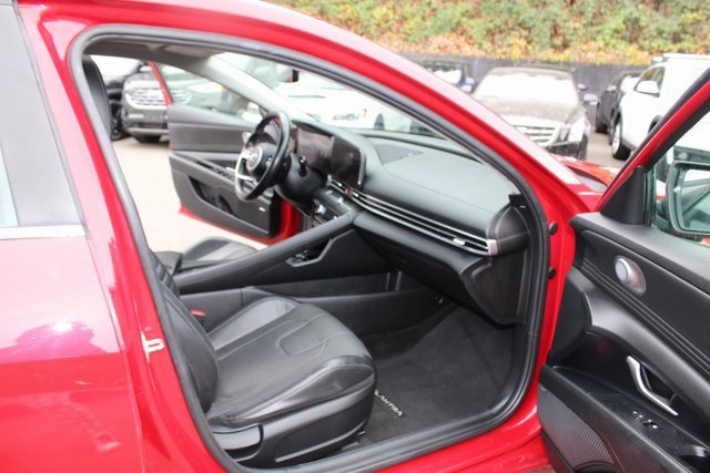Used 2022 Hyundai Elantra Limited image 24