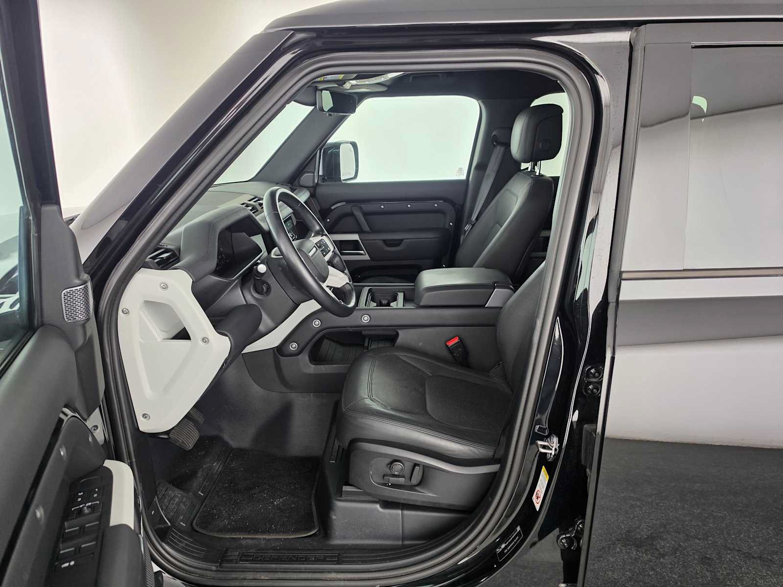 Used 2024 Land Rover Defender 110 SE AWD/4WD image 20