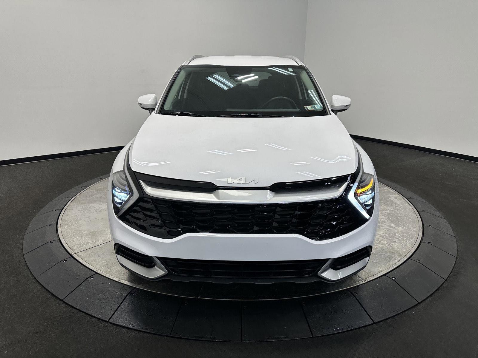 Used 2024 Kia Sportage EX image 2